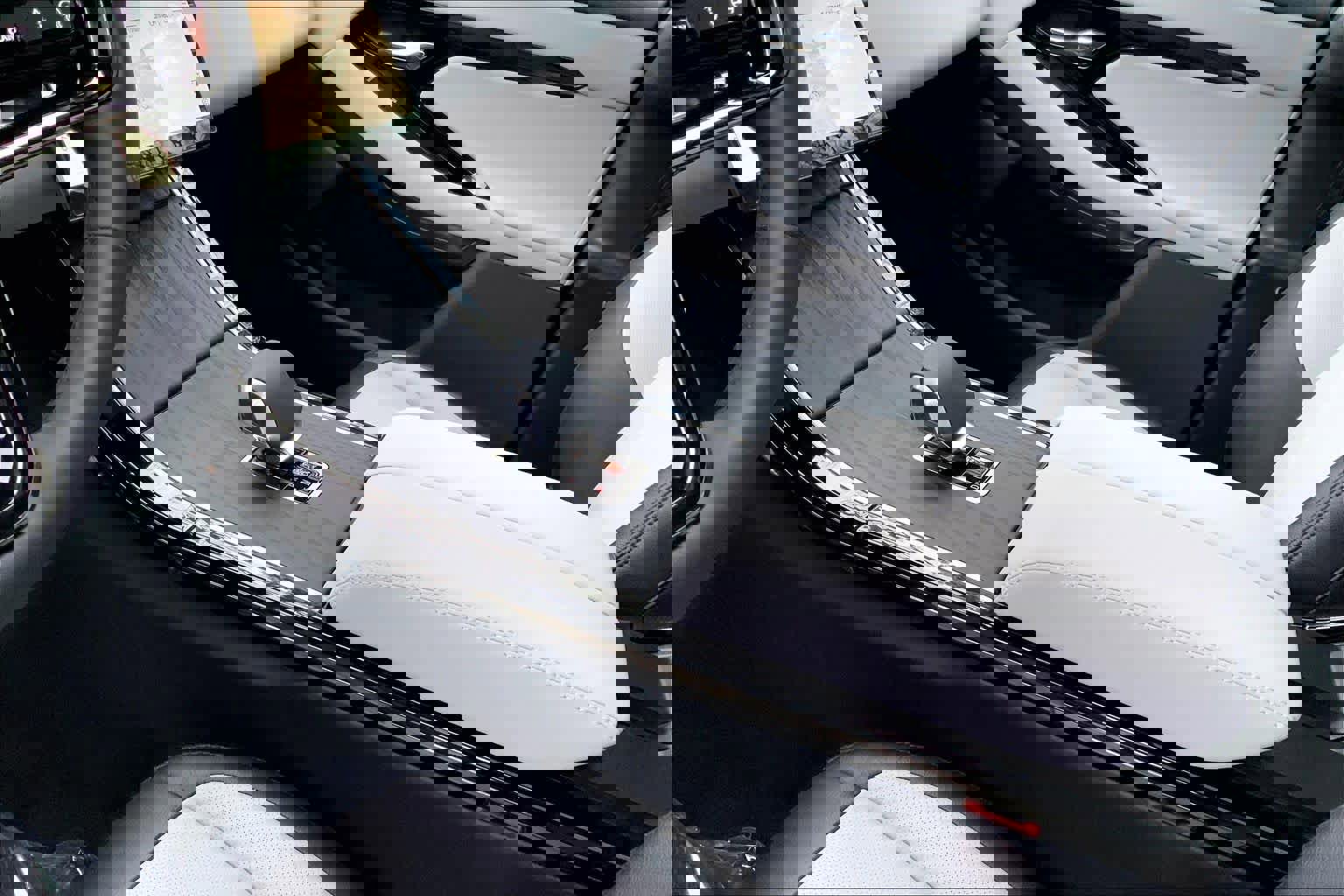 Used 2026 Land Rover Range Rover Evoque Dynamic SE image 16