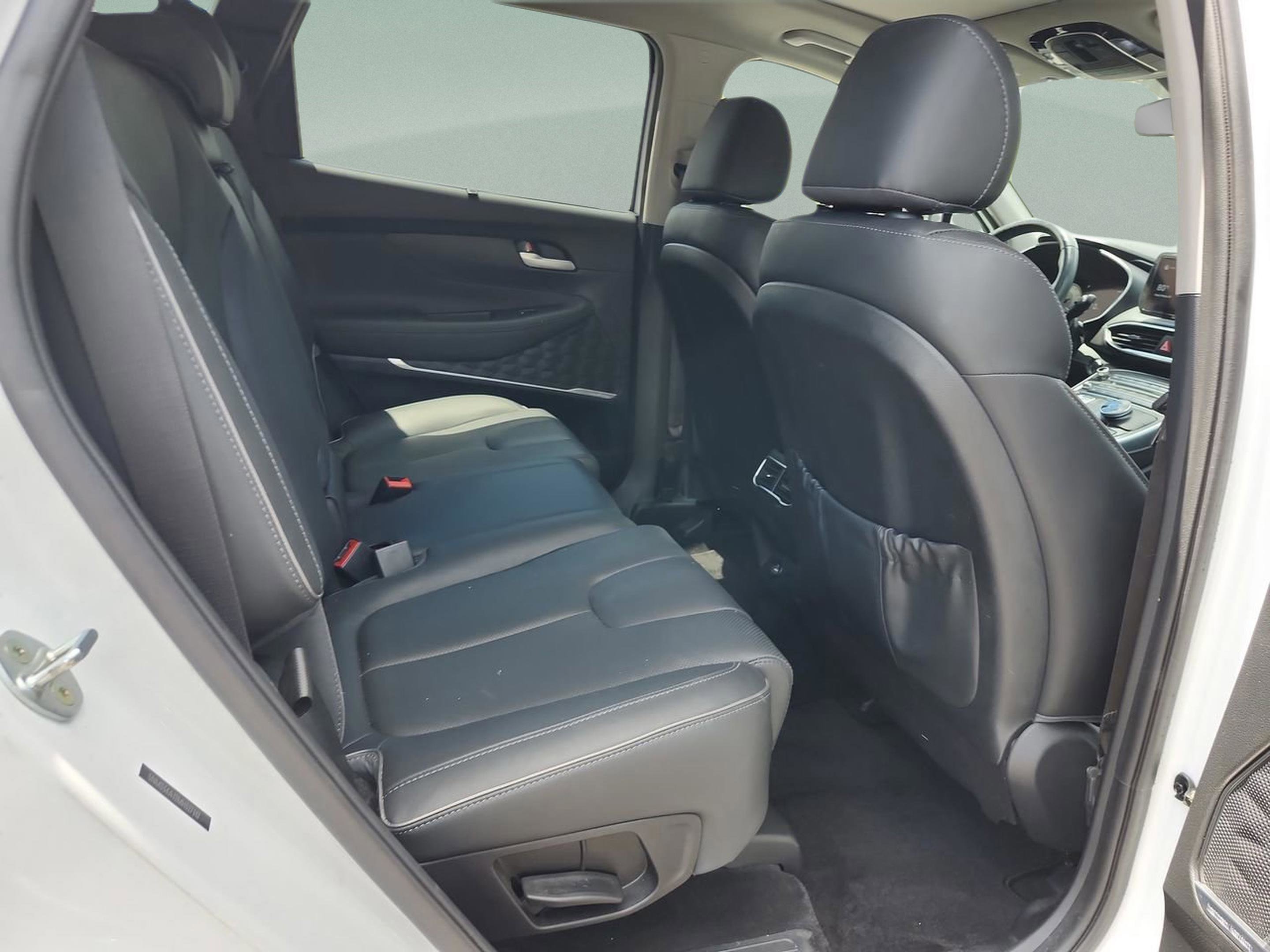 Used 2021 Hyundai Santa Fe SEL w/ Convenience + Premium Package FWD image 17