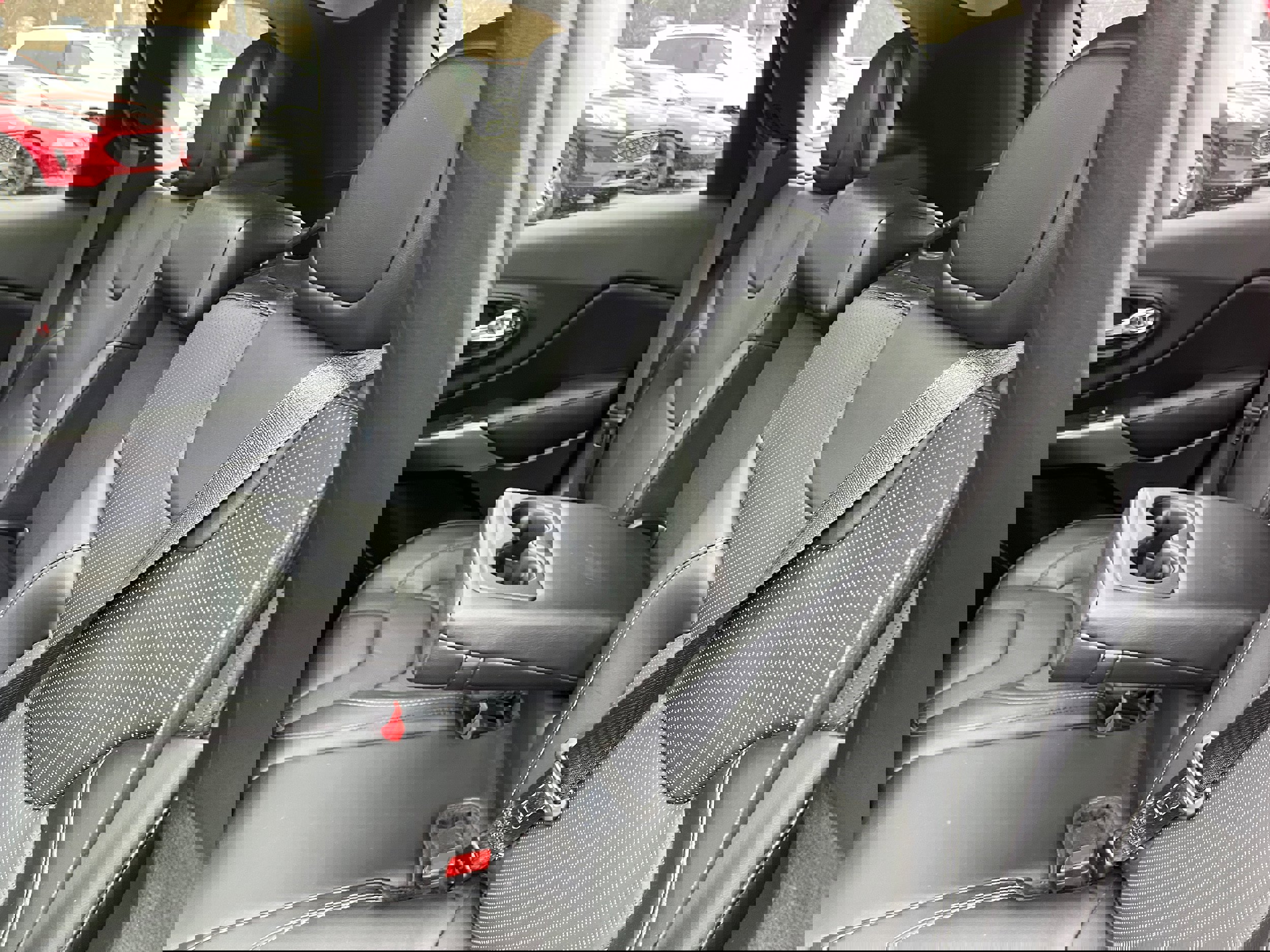 Used 2019 Jeep Cherokee Limited image 12