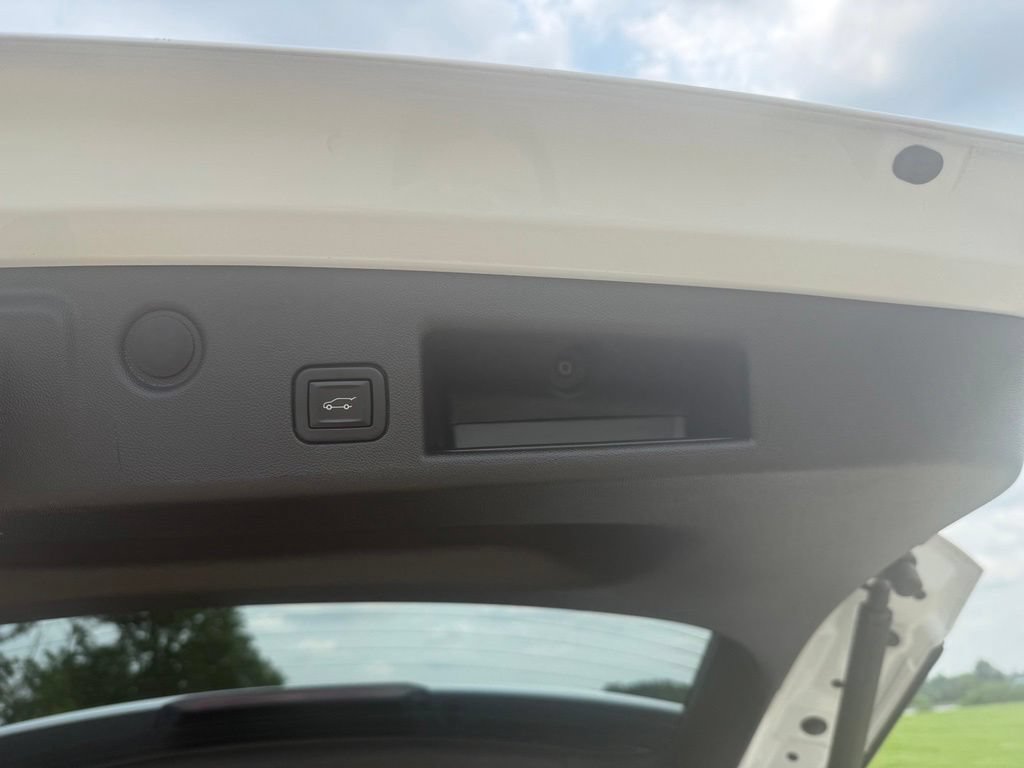Used 2022 Chevrolet Equinox Premier FWD image 9