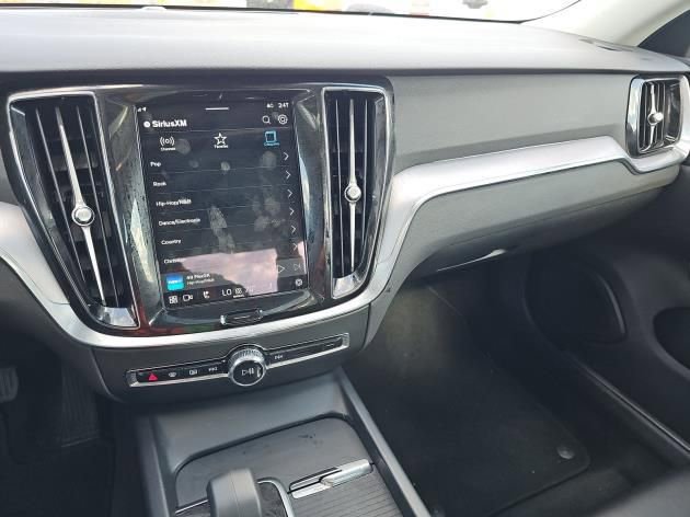 Used 2025 Volvo S60 B5 Core image 11