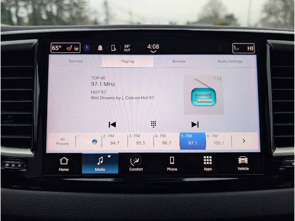 Used 2024 Chrysler Pacifica Touring-L image 22