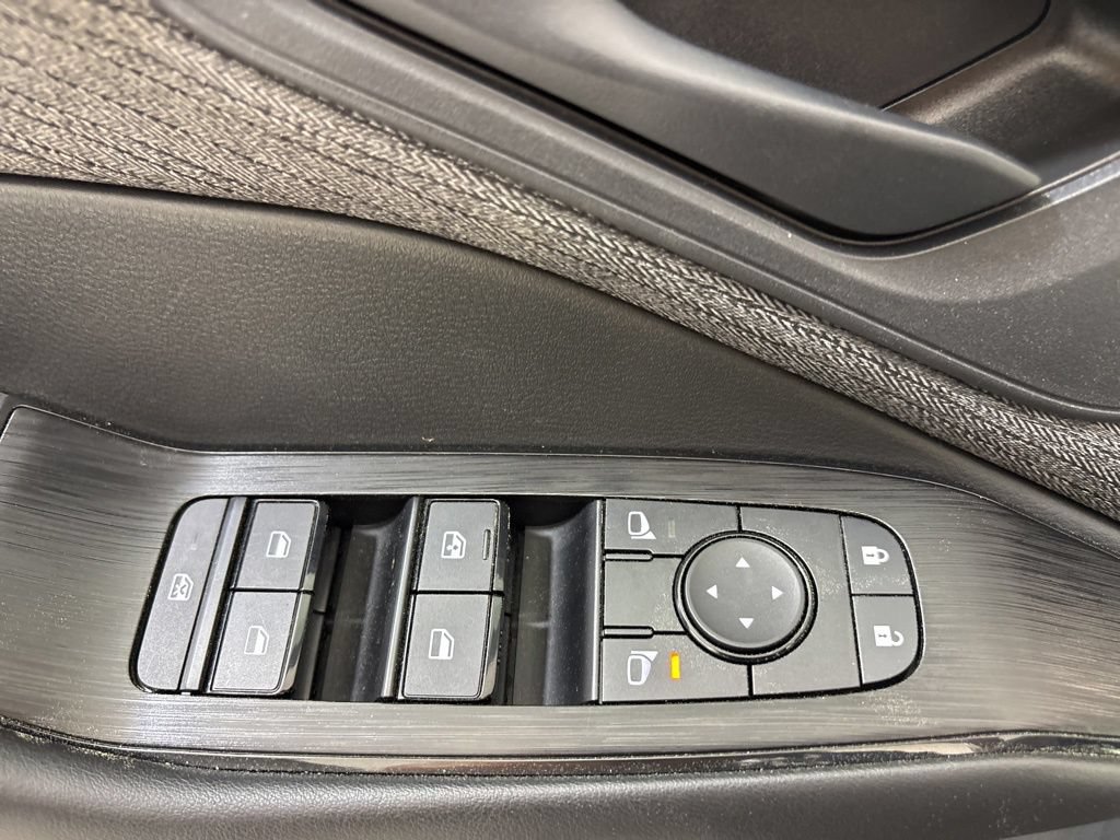 Used 2023 Nissan Rogue S image 16