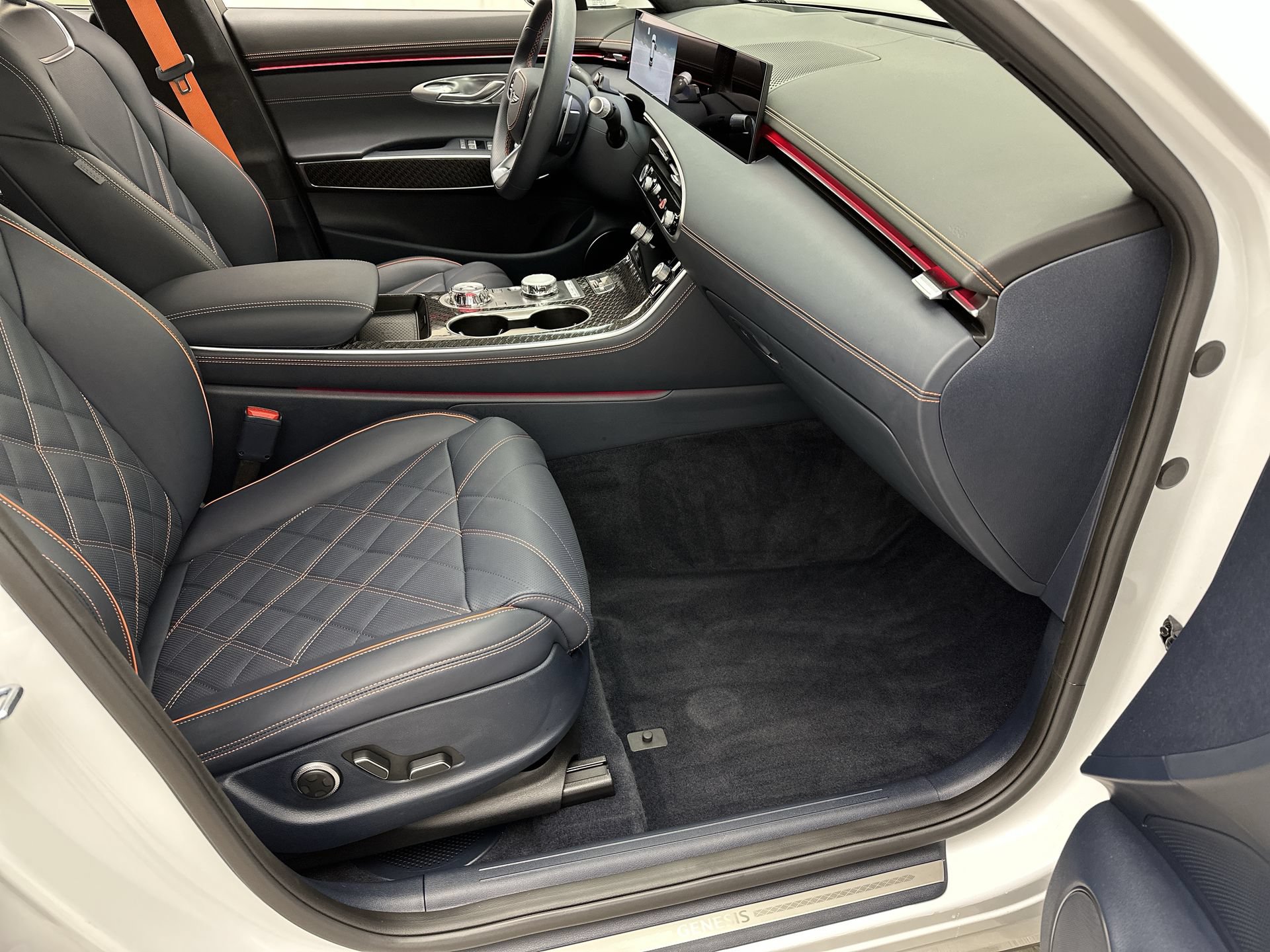 Certified 2026 Genesis GV70 3.5T Sport Prestige AWD/4WD image 25