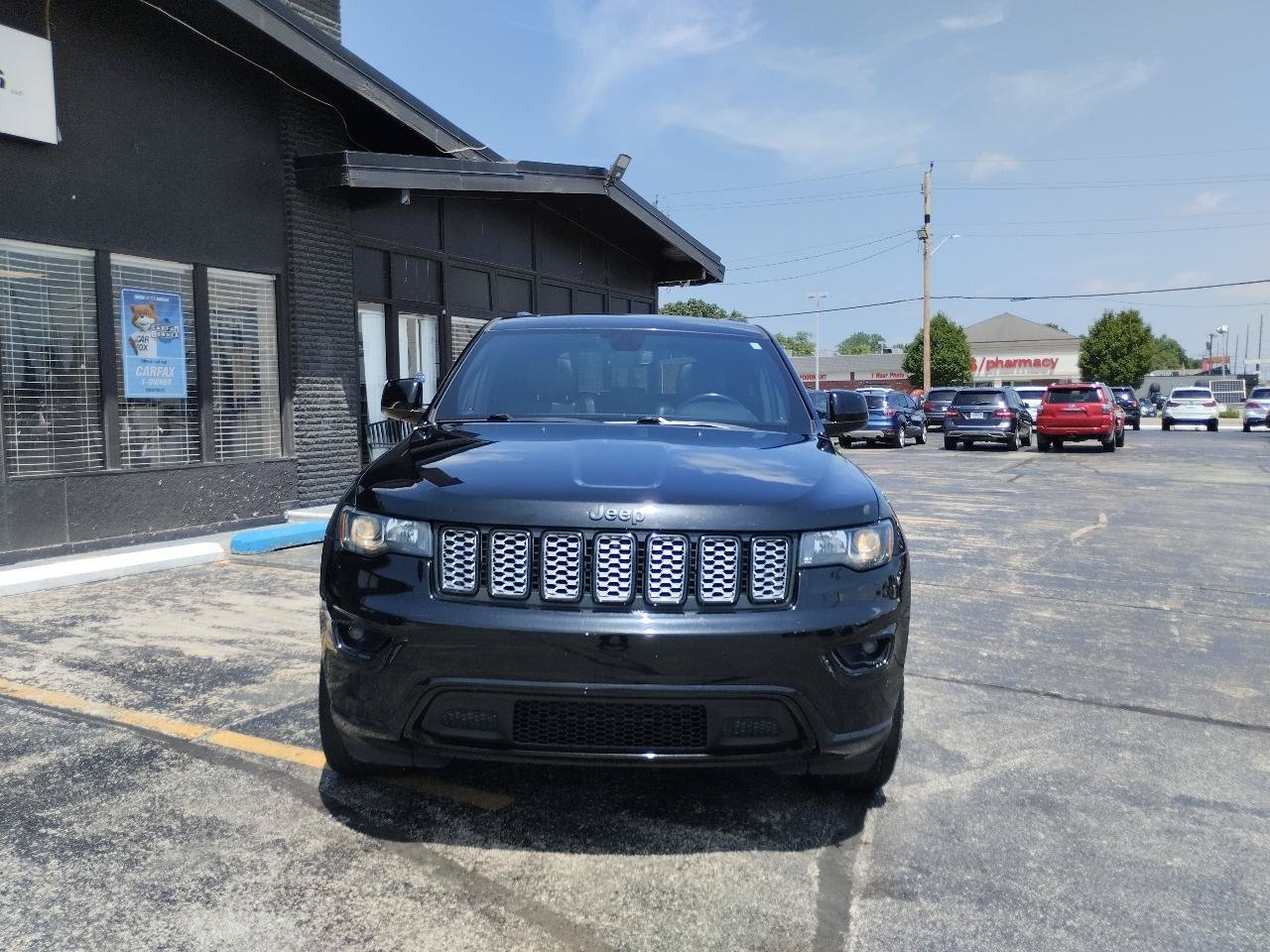 Used 2018 Jeep Grand Cherokee Altitude AWD/4WD image 5