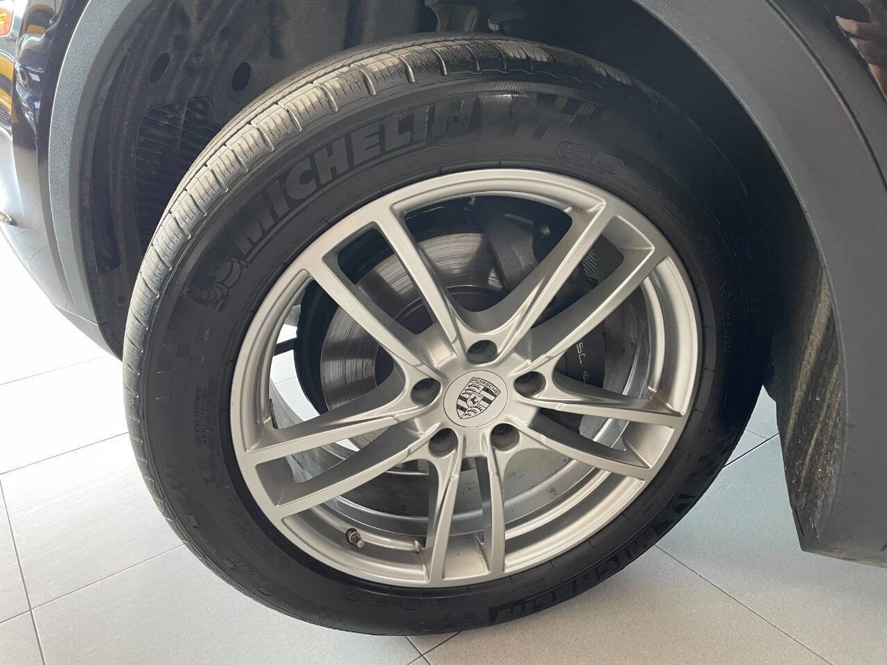 Used 2019 Porsche Cayenne image 12