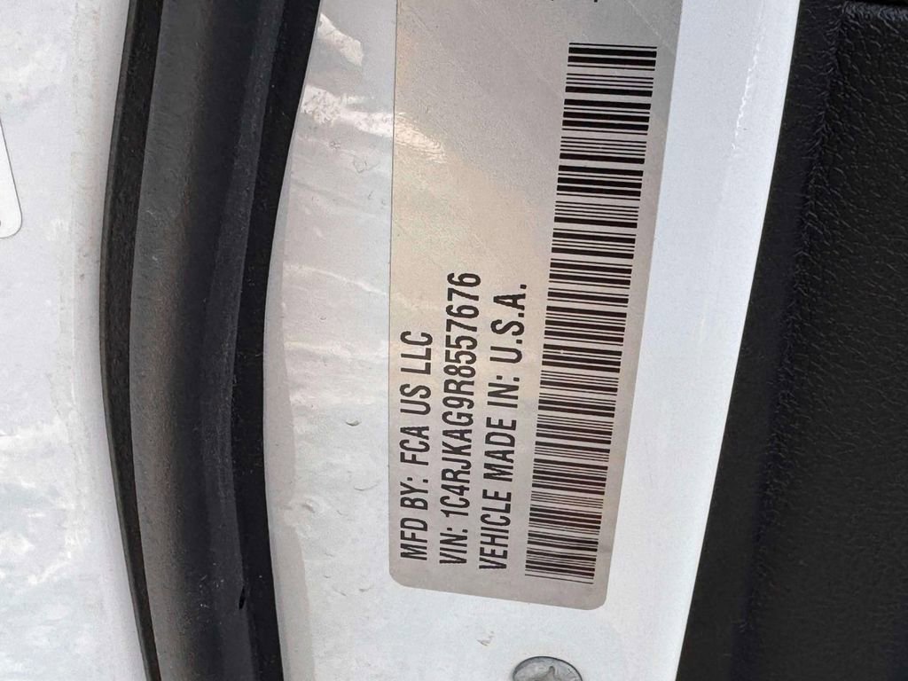 Used 2024 Jeep Grand Cherokee L Laredo image 15