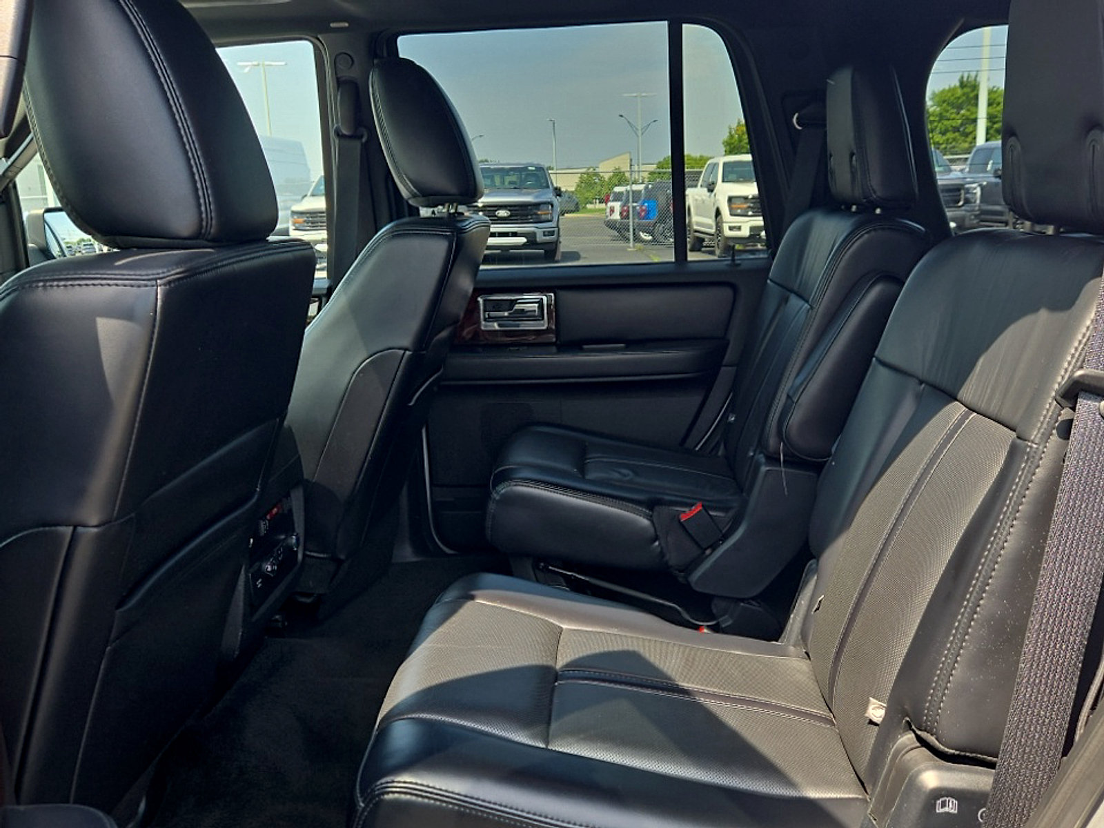 Used 2017 Lincoln Navigator Select AWD/4WD image 21