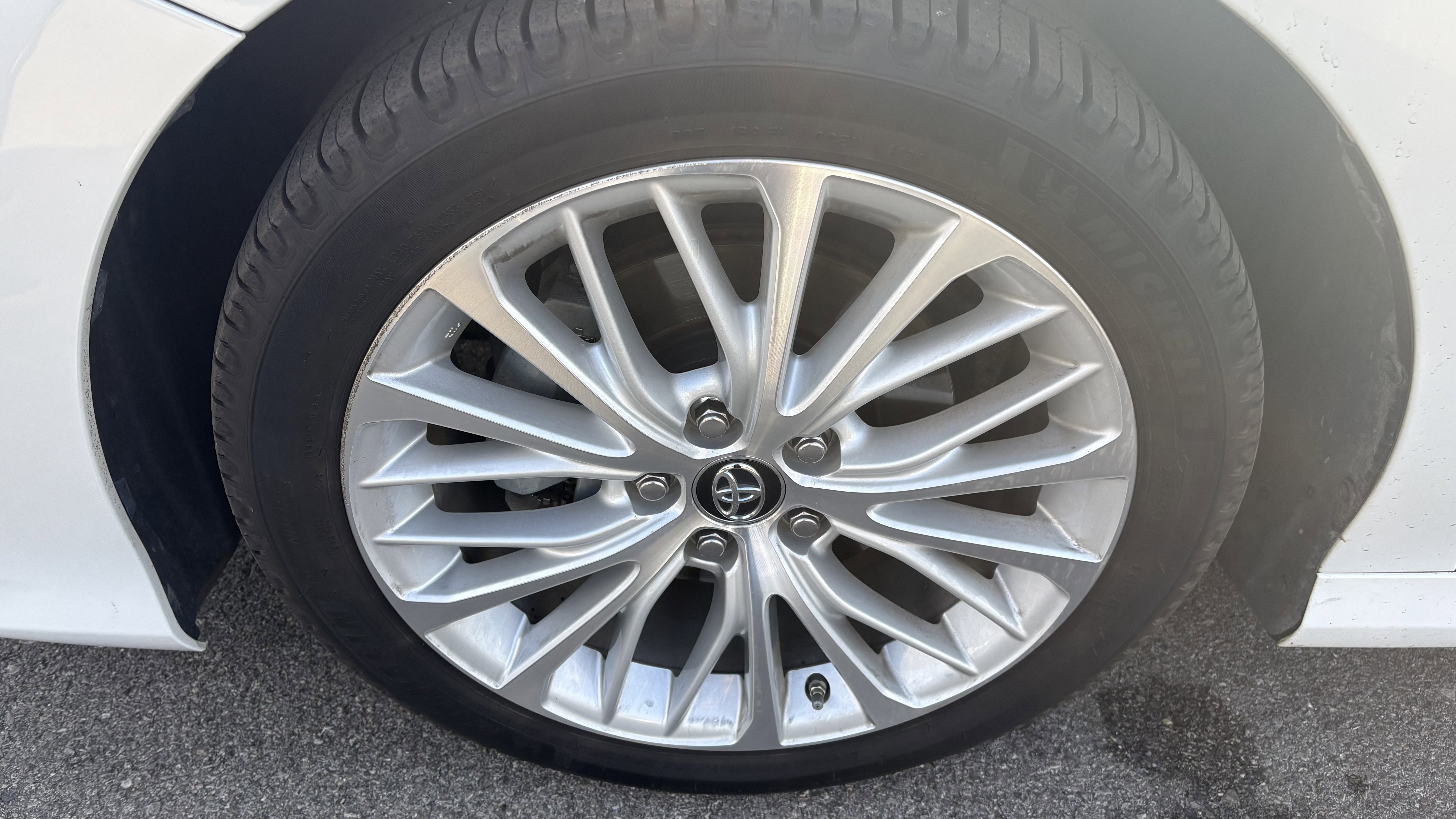 Used 2018 Toyota Camry XLE image 12