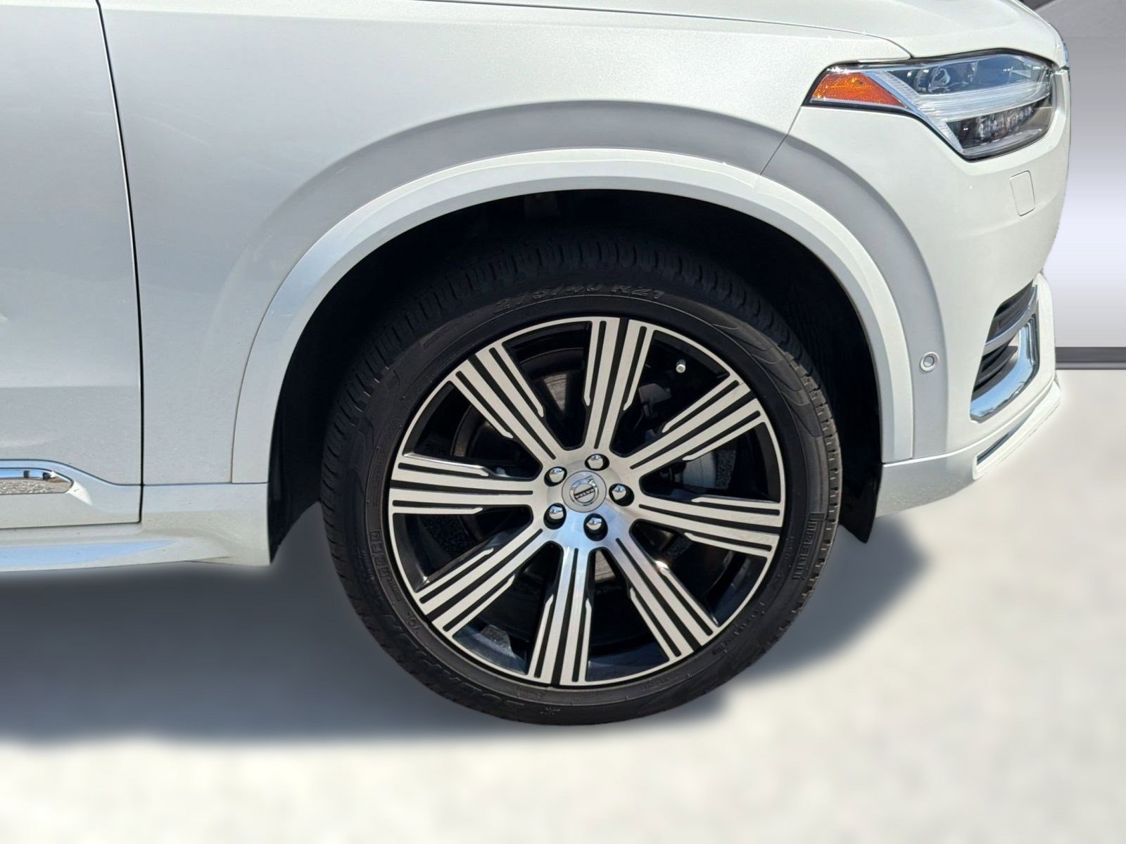 Certified 2023 Volvo XC90 B6 Ultimate w/ Lounge Package AWD/4WD image 12