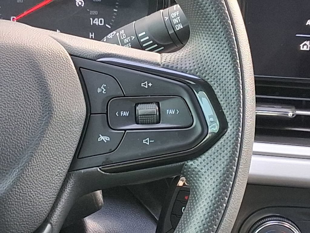 Used 2025 Chevrolet Trax LS w/ LS Convenience Package FWD image 12