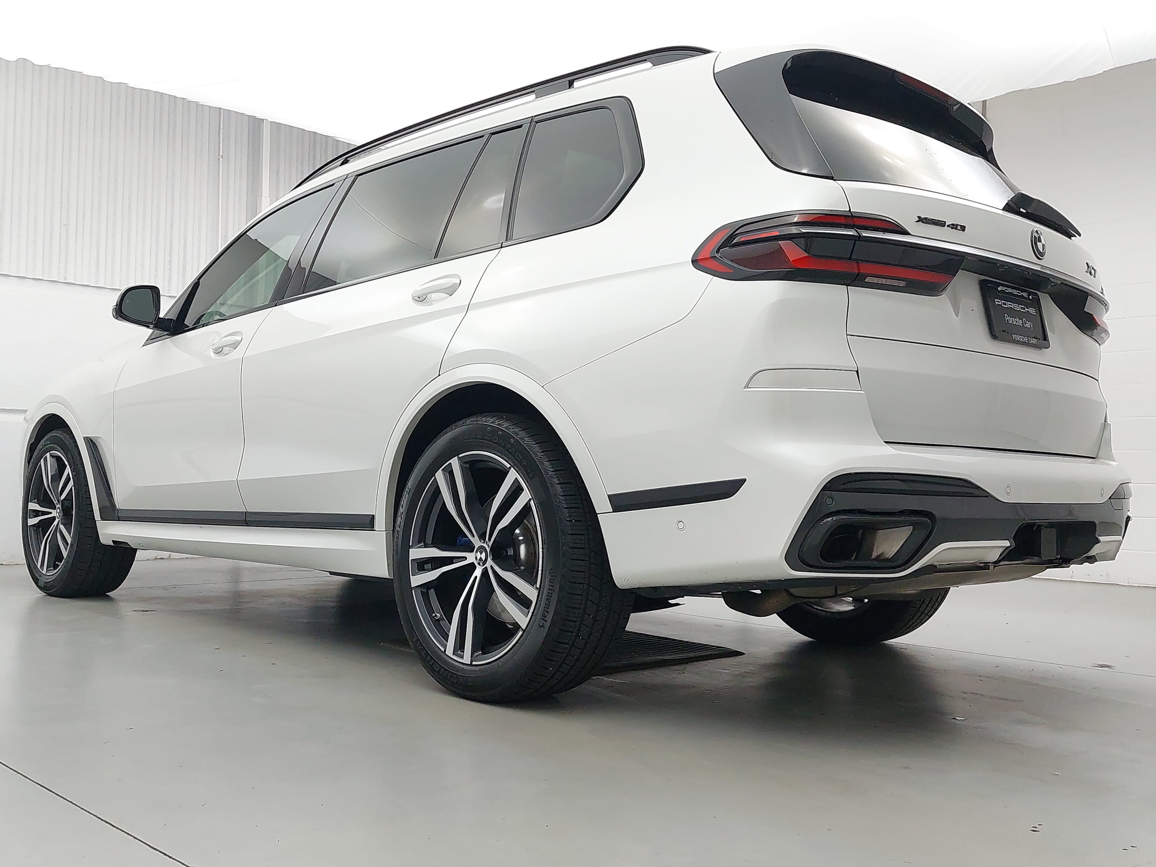 Used 2023 BMW X7 xDrive40i w/ Executive Package AWD/4WD image 3
