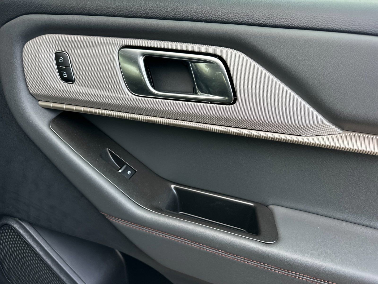 New 2025 Ford Explorer Active w/ Active Comfort Package image 20