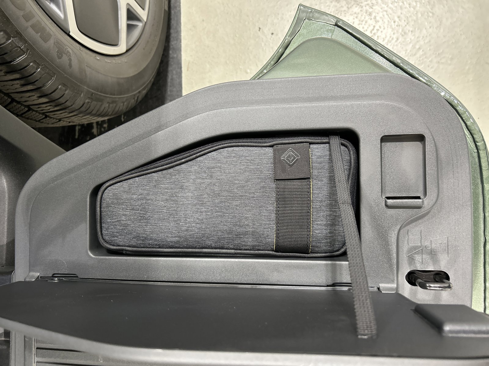 Used 2022 Rivian R1T Adventure image 32