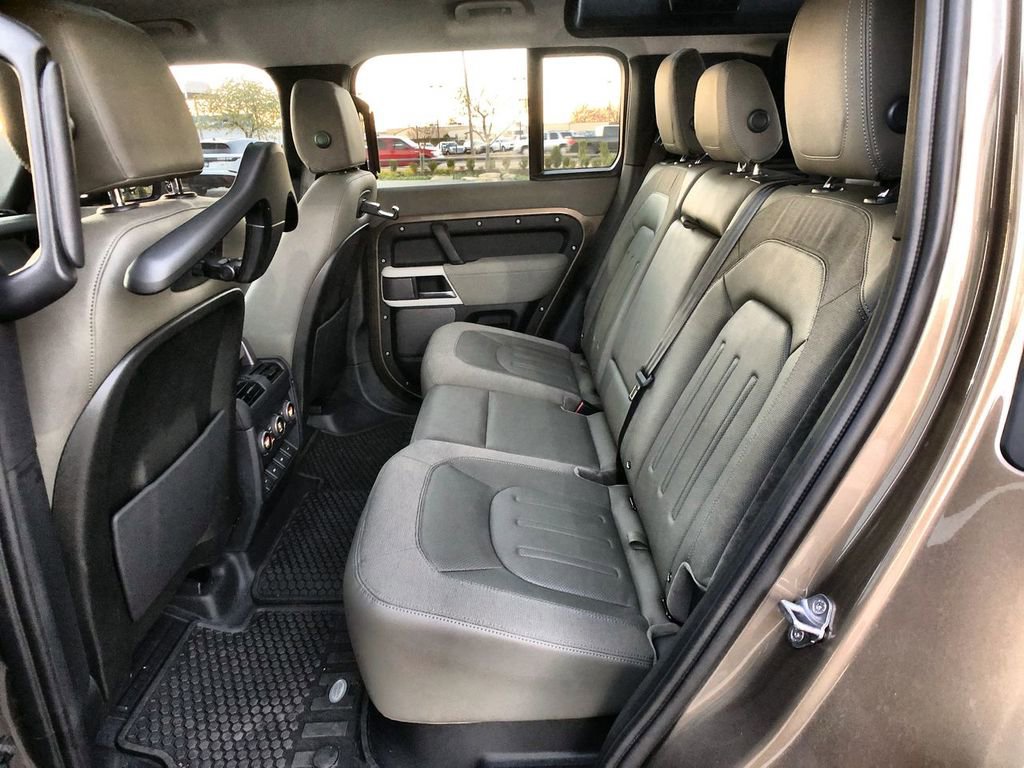 Used 2020 Land Rover Defender 110 First Edition image 19