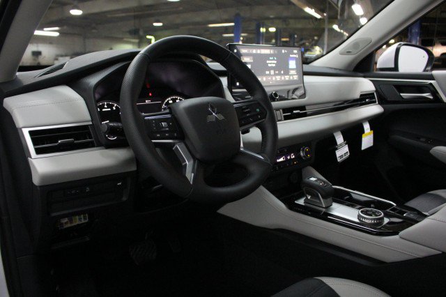 New 2026 Mitsubishi Outlander SE AWD/4WD image 5
