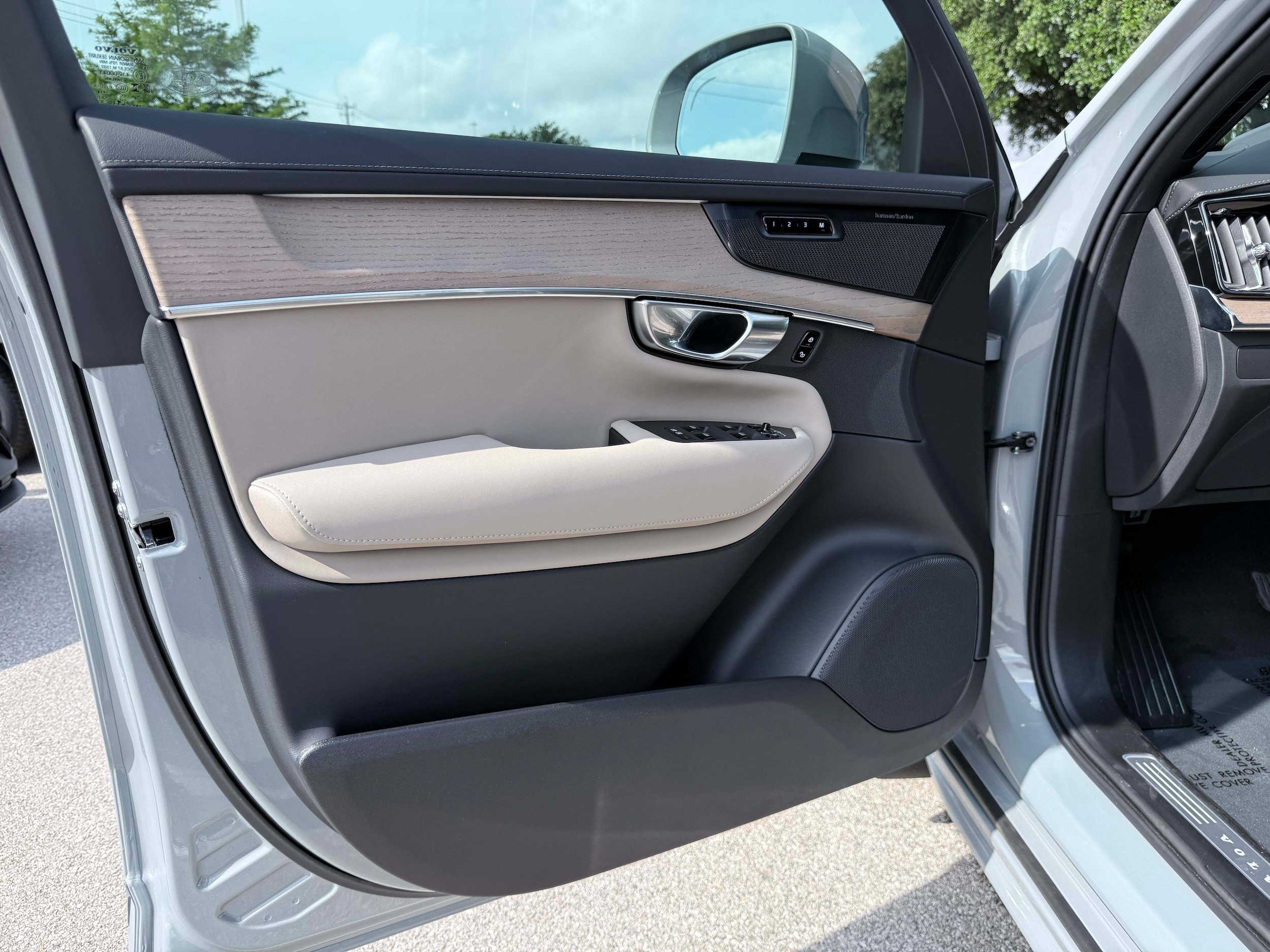 New 2026 Volvo XC90 B5 Ultra w/ Protection Package Premier AWD/4WD image 9