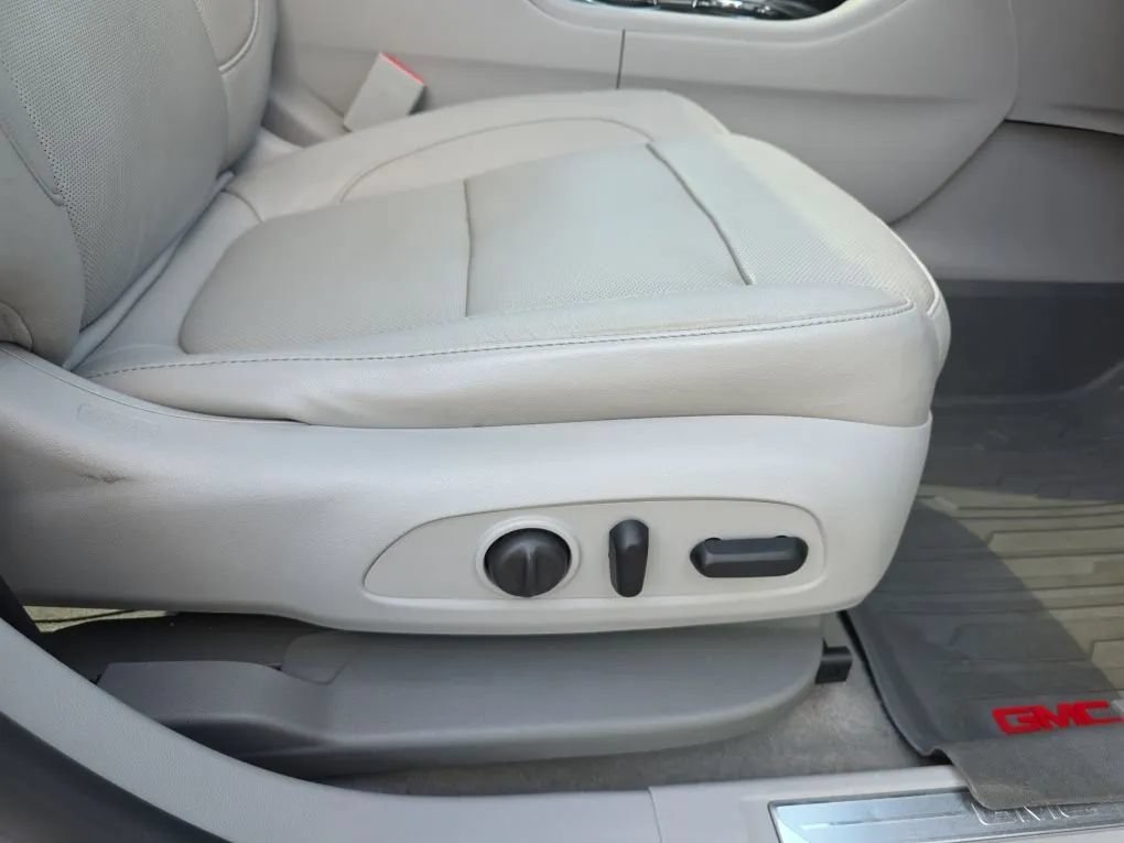 Used 2017 GMC Acadia SLT w/ LPO, Floor Liner Package FWD image 53