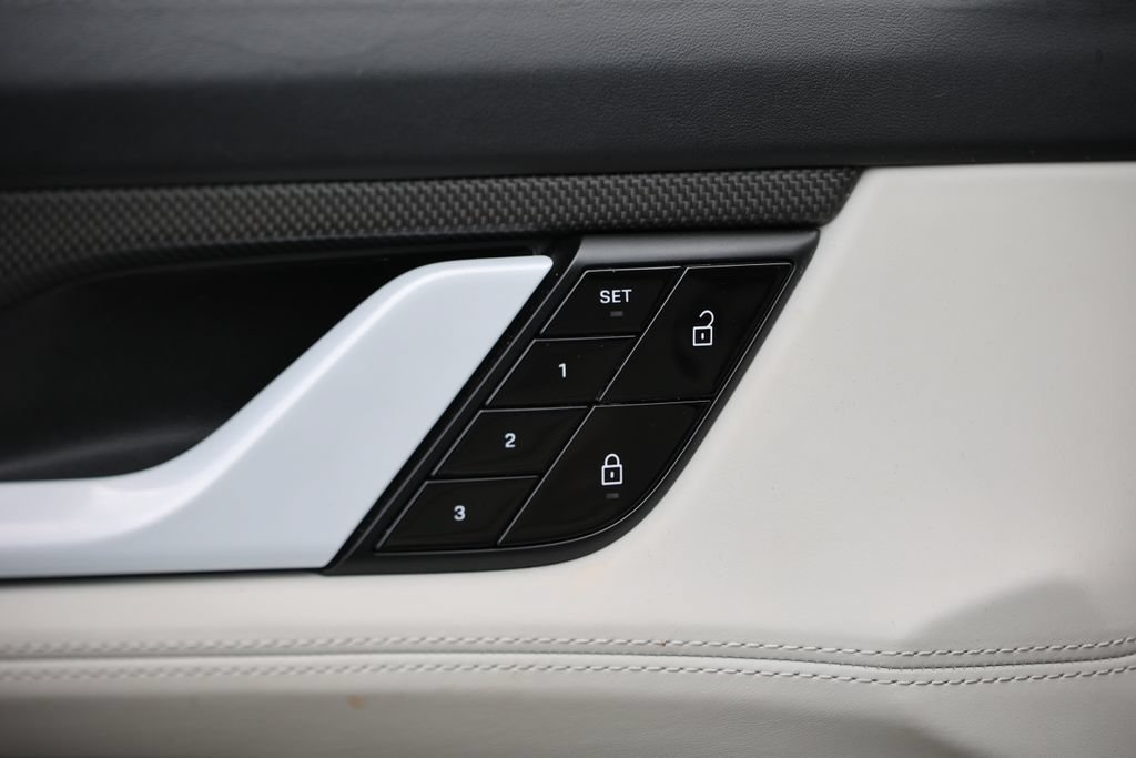 Certified 2021 Porsche Taycan AWD/4WD image 32