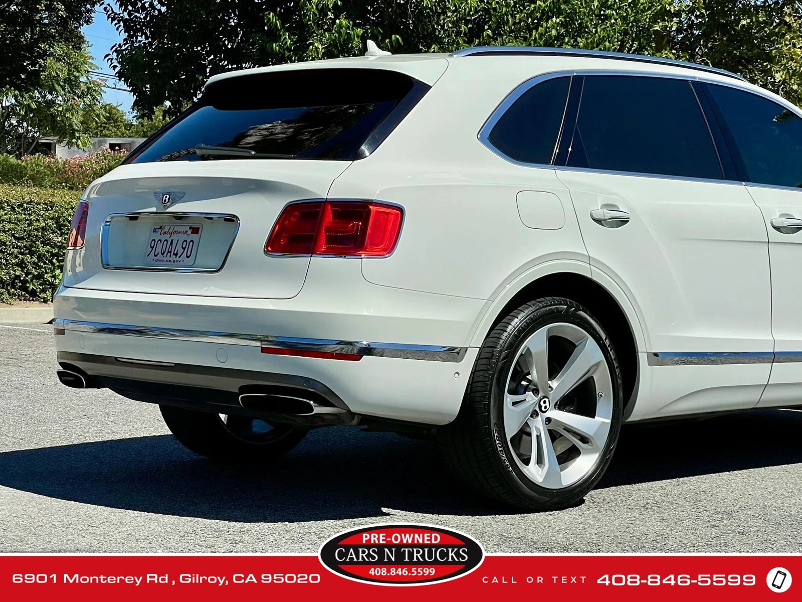 Used 2018 Bentley Bentayga AWD/4WD image 30