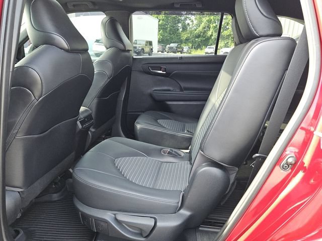 Used 2021 Toyota Highlander XSE AWD/4WD image 11