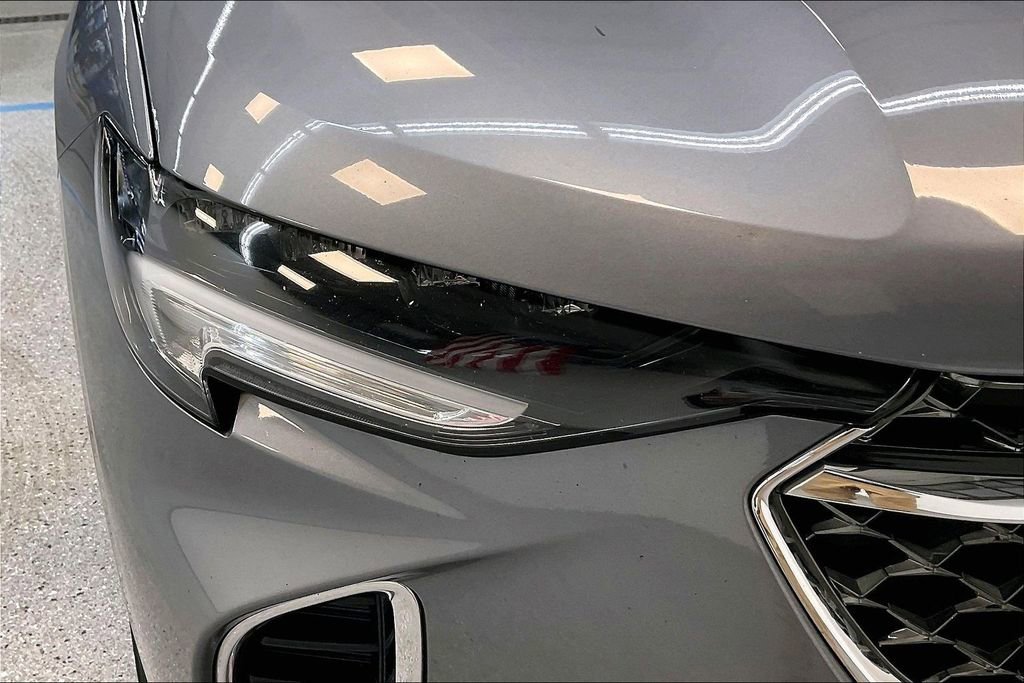 Used 2022 Buick Envision Avenir w/ Safety Package FWD image 30