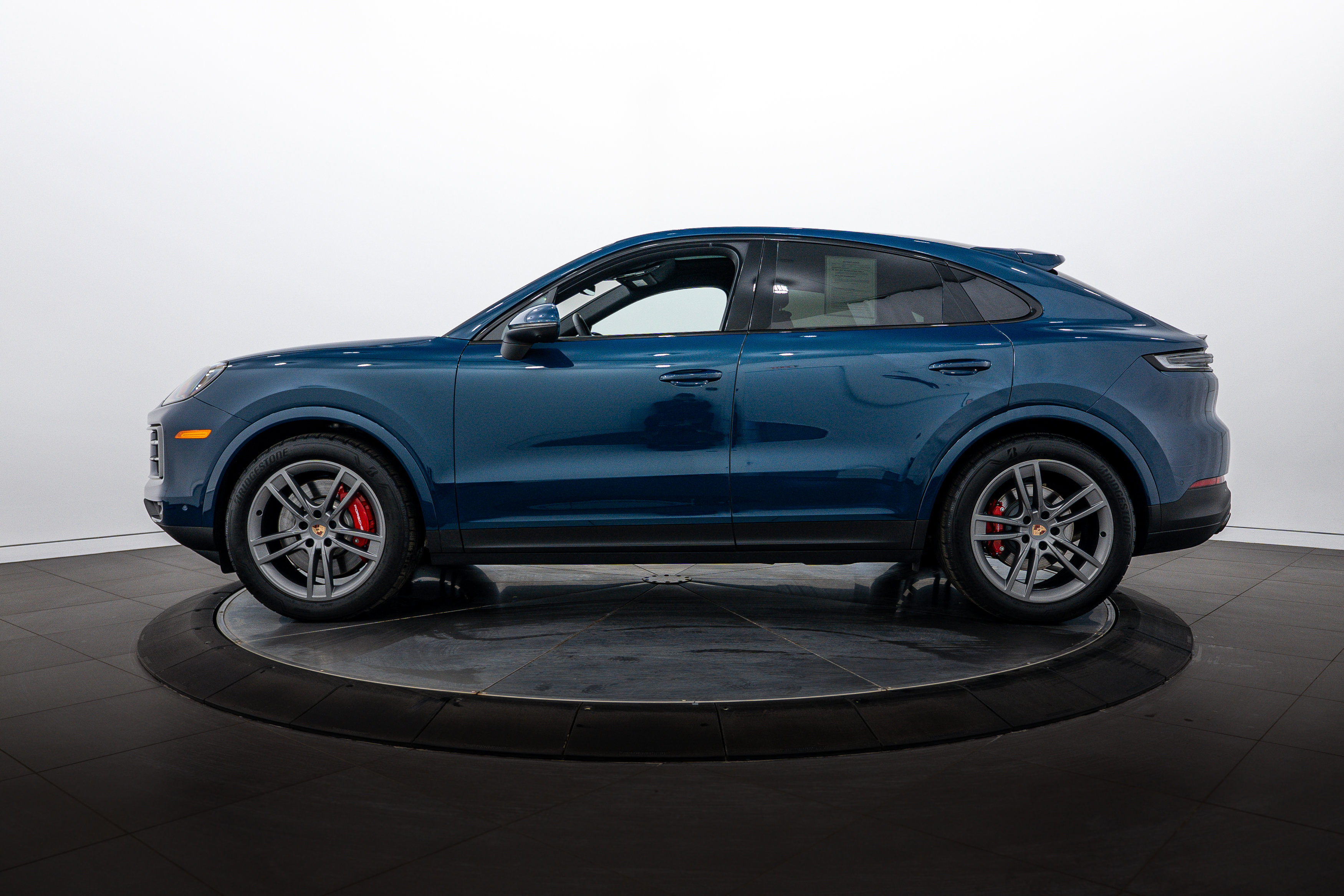 Certified 2026 Porsche Cayenne S AWD/4WD image 2