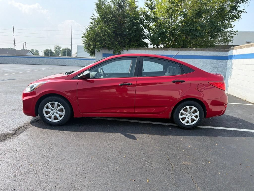 Used 2012 Hyundai Accent GLS FWD image 2