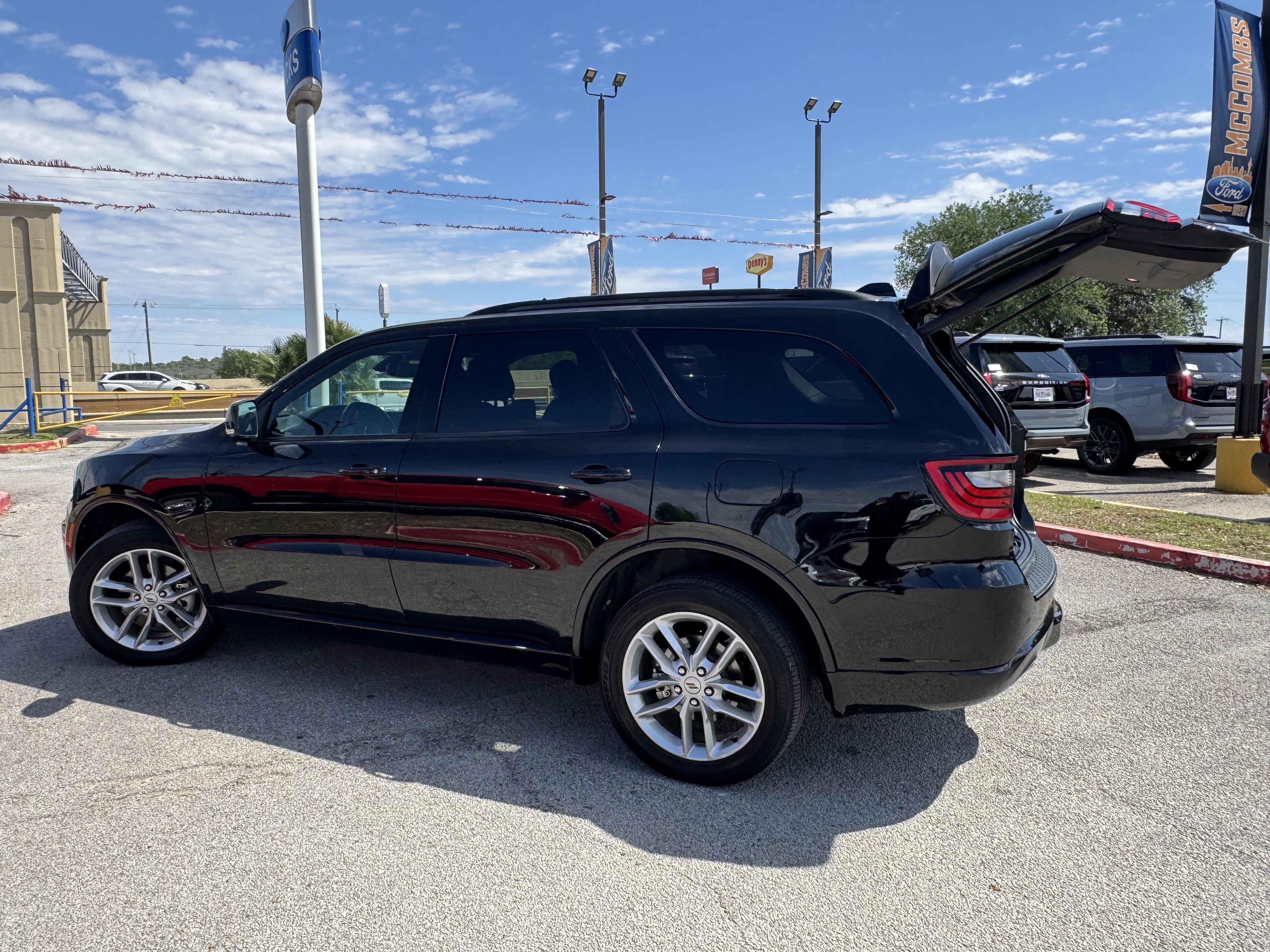 Used 2025 Dodge Durango GT image 11