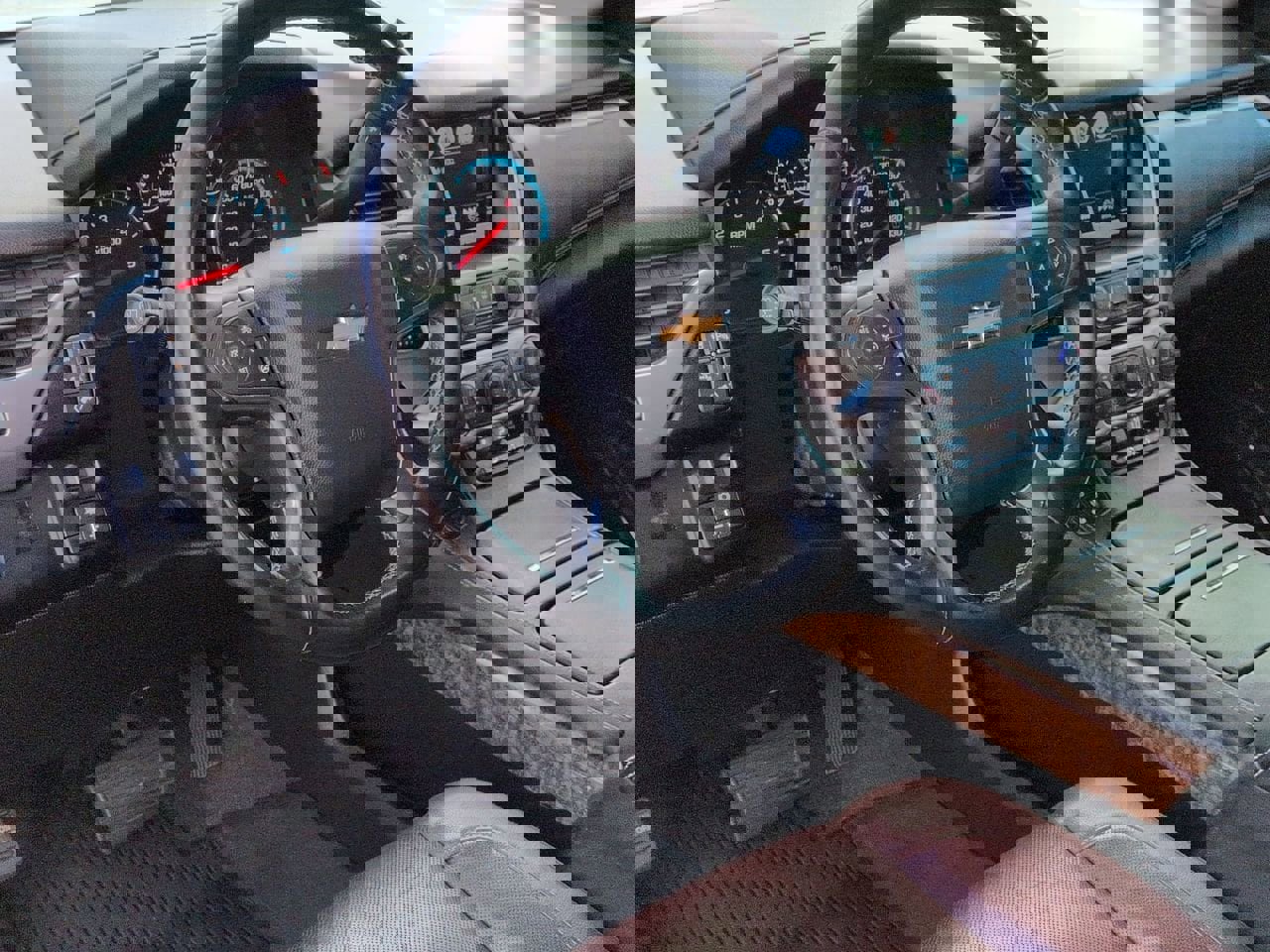 Used 2019 Chevrolet Suburban Premier w/ Premier Plus Edition image 9