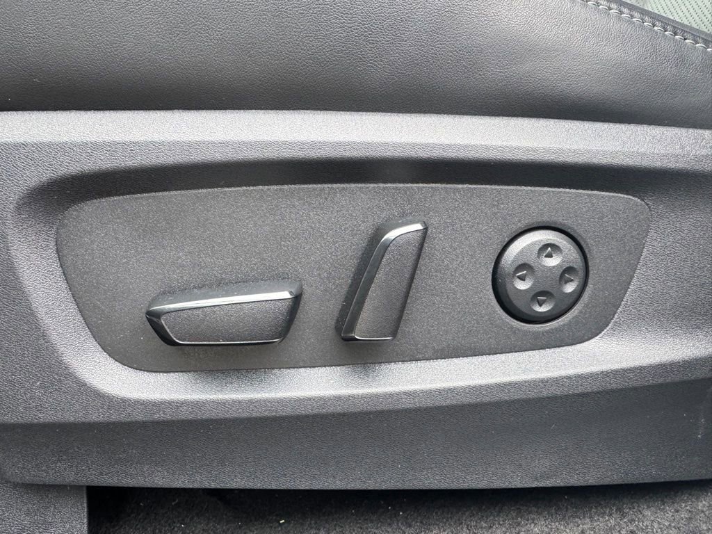 Used 2025 INFINITI QX60 Luxe w/ Black Edition image 12