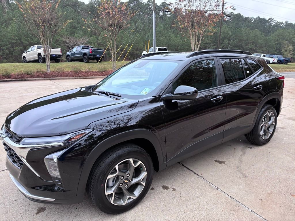 Used 2026 Chevrolet Trax LT w/ Driver Confidence Package FWD image 8