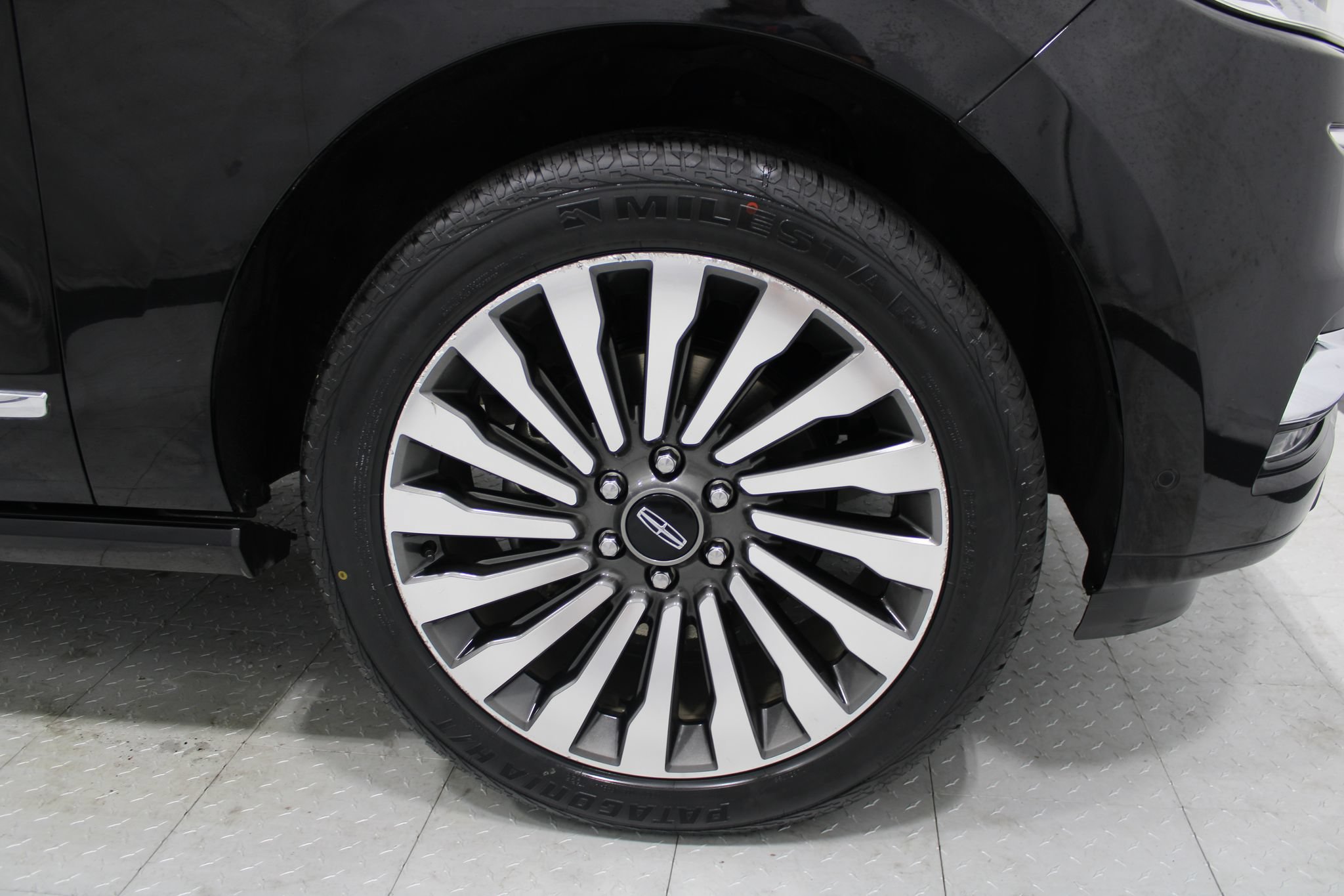 Used 2018 Lincoln Navigator Reserve w/ Technology Package AWD/4WD image 5