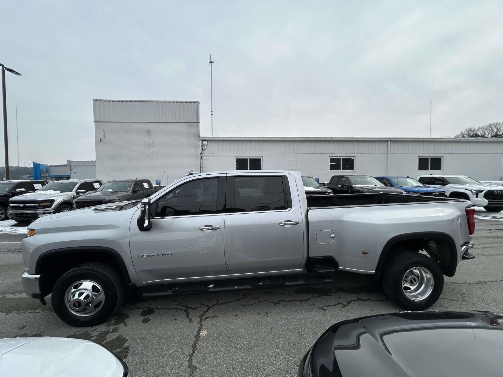 Used 2021 Chevrolet Silverado 3500 LTZ w/ LTZ Convenience Package image 6