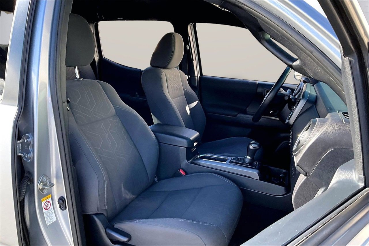 Used 2019 Toyota Tacoma TRD Off-Road w/ Technology Package image 21