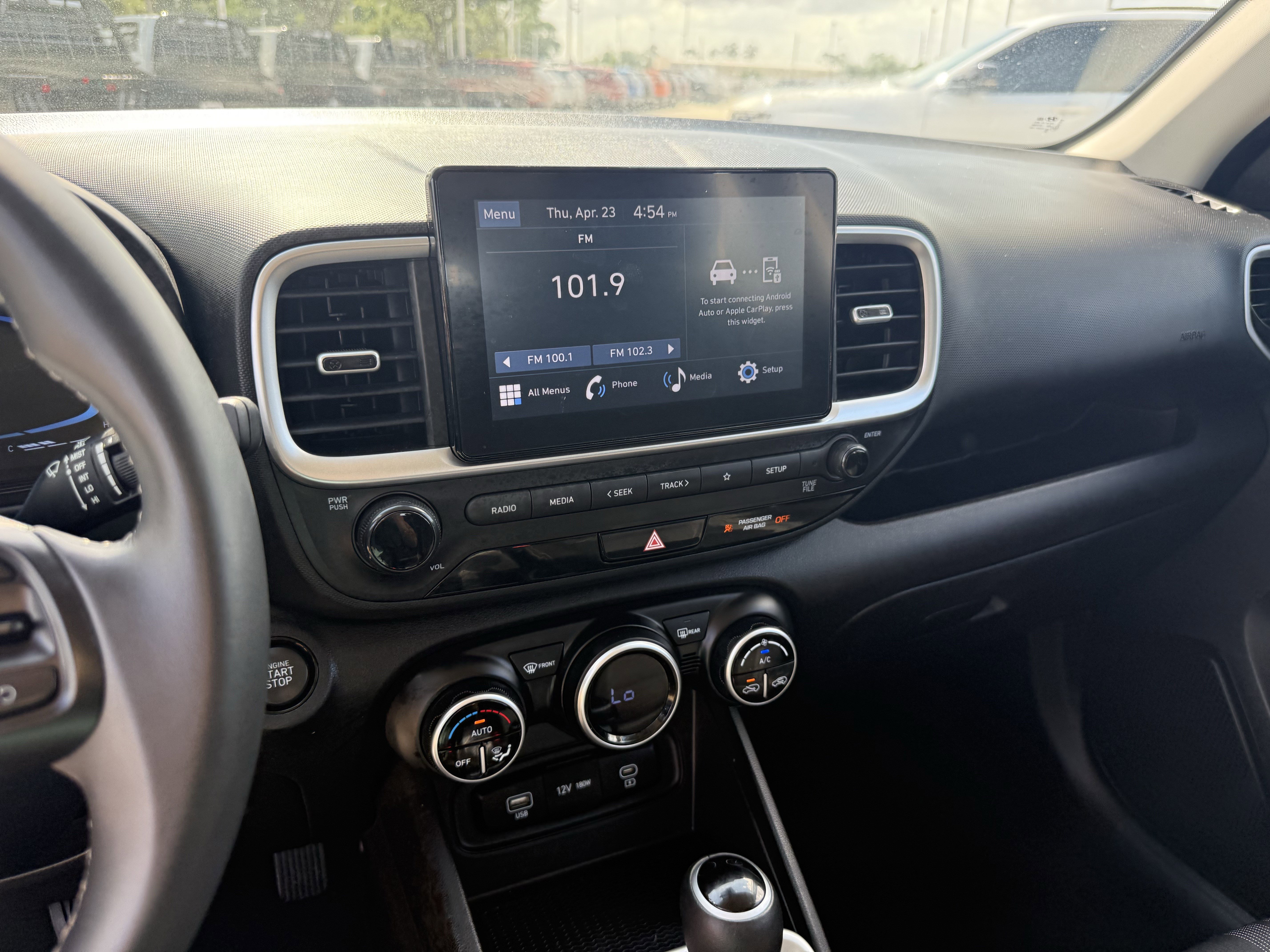 Used 2025 Hyundai Venue SEL FWD image 19