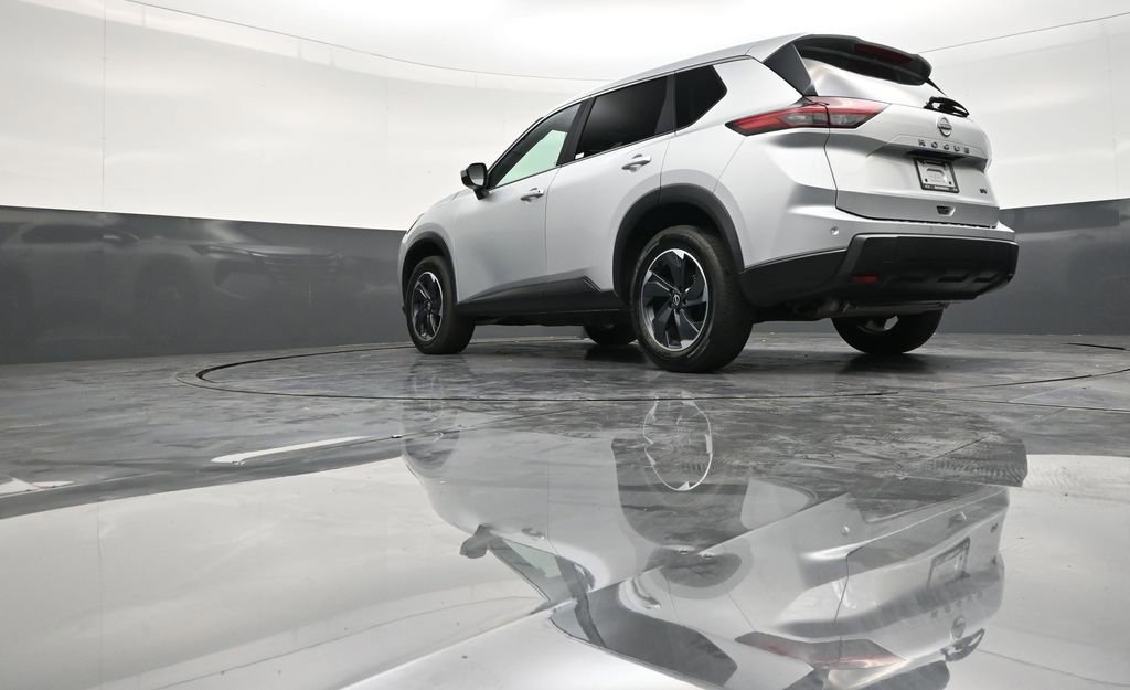 Used 2024 Nissan Rogue SV image 23