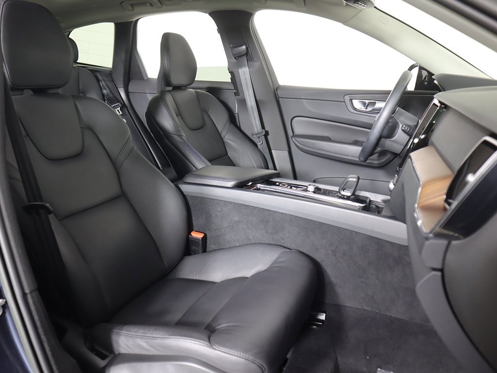 Used 2023 Volvo XC60 B5 Plus w/ Climate Package image 32