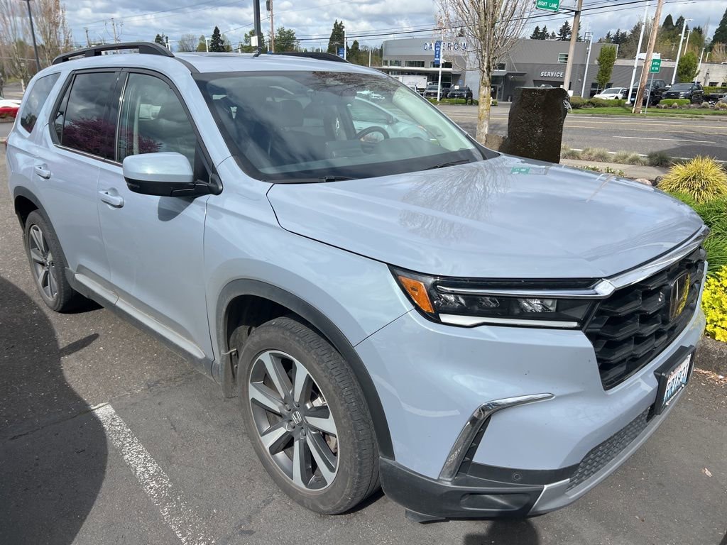 Used 2024 Honda Pilot Touring image 3