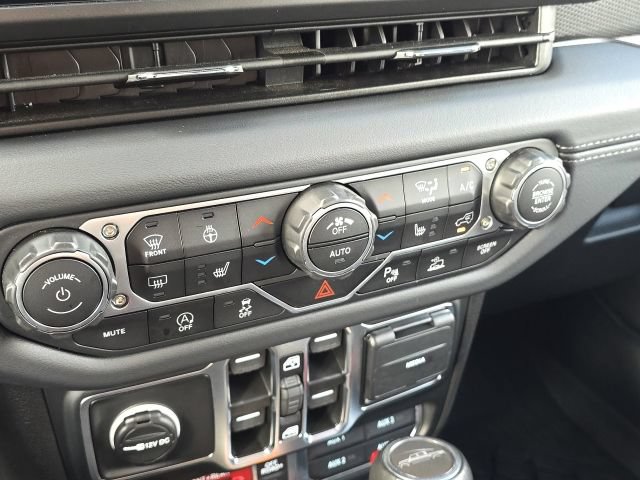 Used 2025 Jeep Gladiator Rubicon w/ Safety Group AWD/4WD image 38
