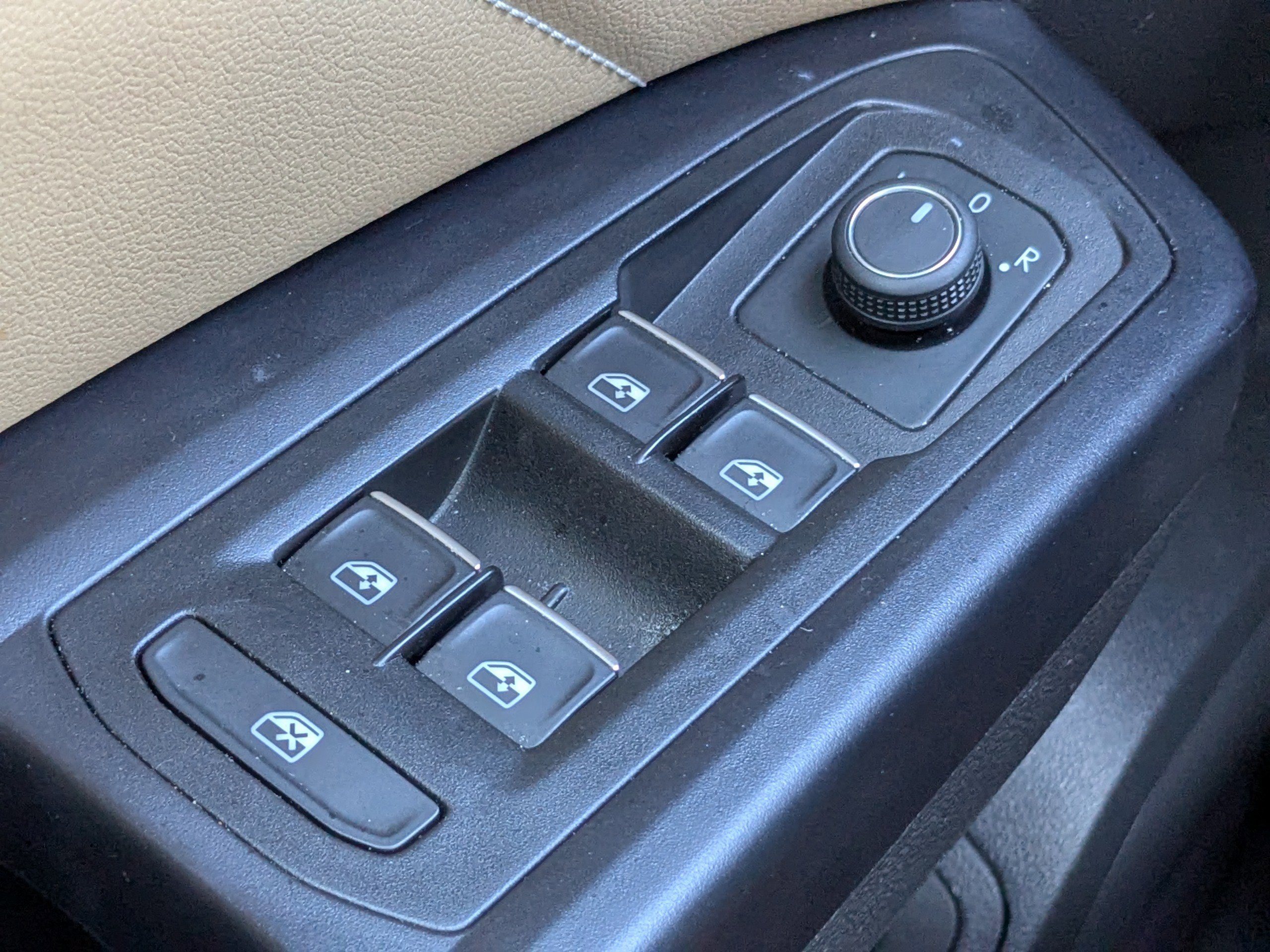 Used 2021 Volkswagen Atlas Cross Sport SE image 25