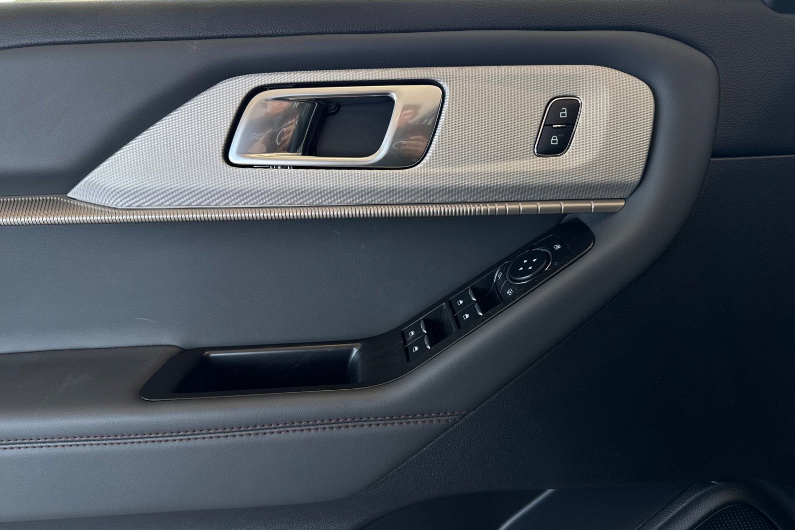 New 2026 Ford Explorer Active w/ Active Comfort Package image 10