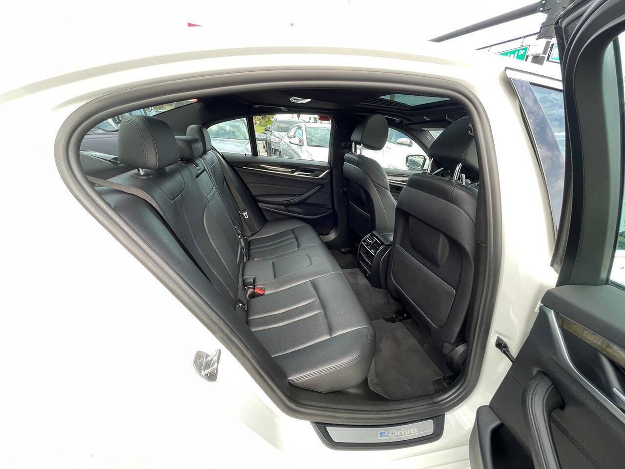 Used 2018 BMW 530e RWD image 14