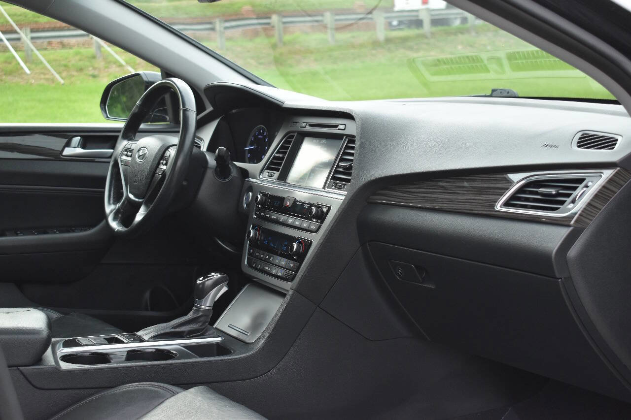 Used 2015 Hyundai Sonata Limited w/ Option Group 06 image 18