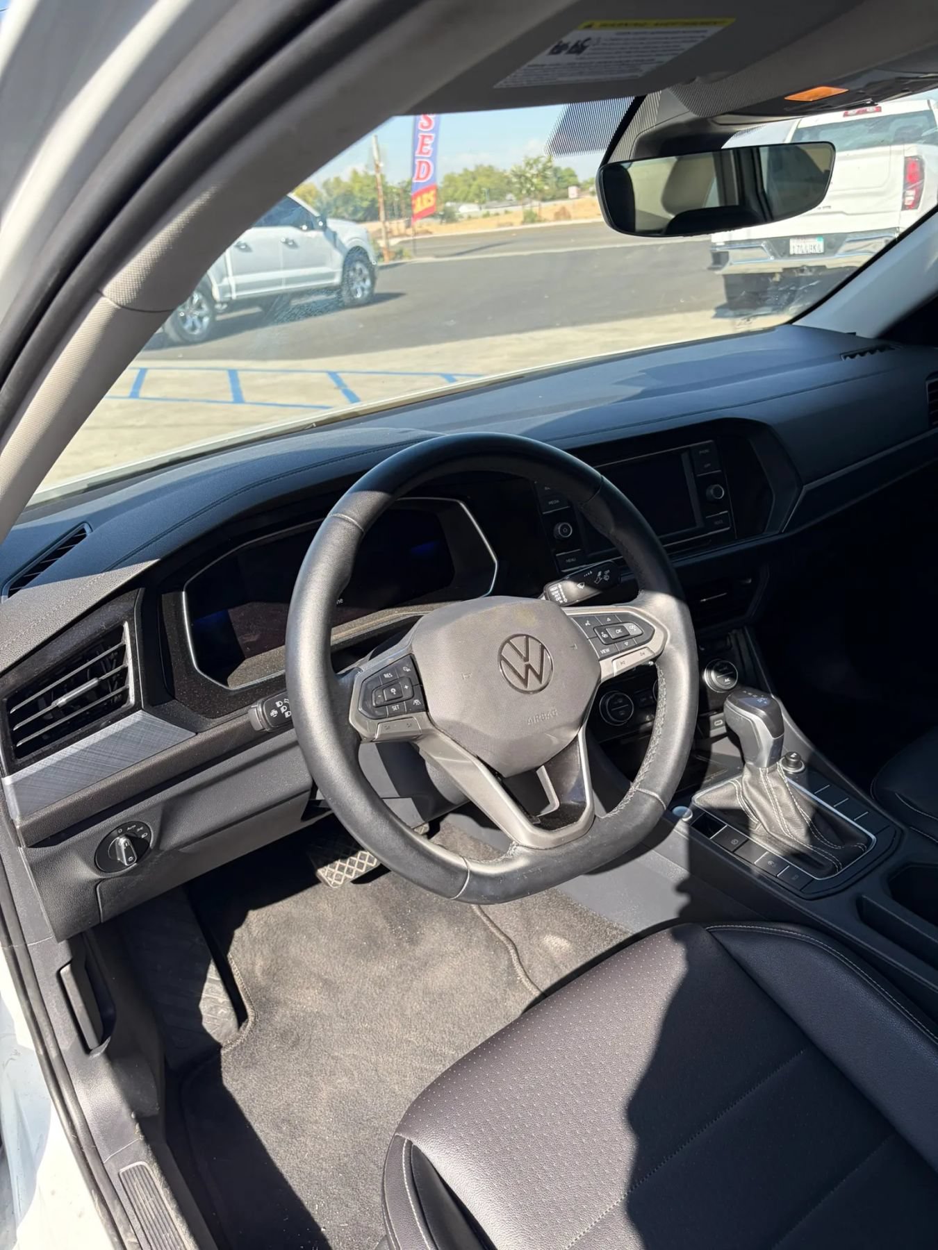 Used 2023 Volkswagen Jetta SE w/ Panoramic Sunroof Package FWD image 9