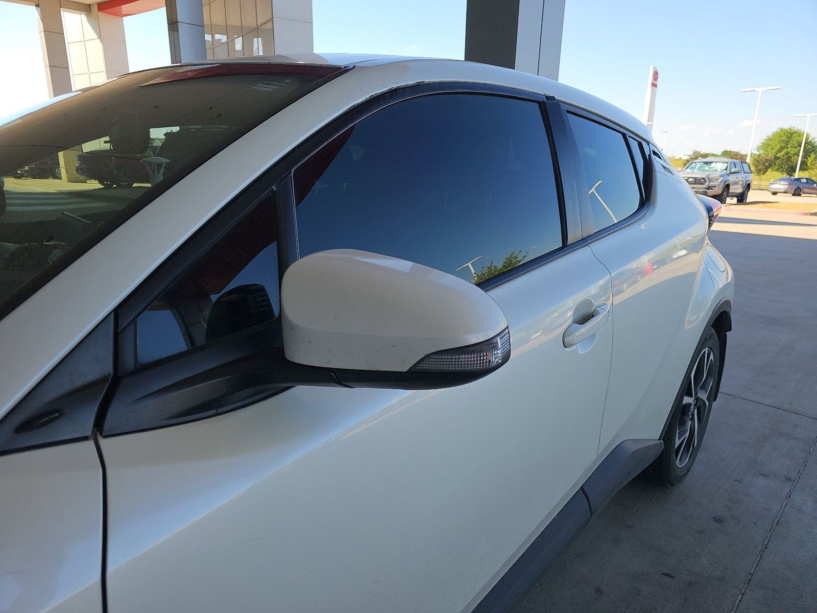 Used 2021 Toyota C-HR XLE FWD image 3