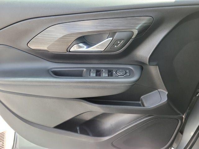 Used 2024 GMC Terrain SLE w/ Driver Convenience Package FWD image 21