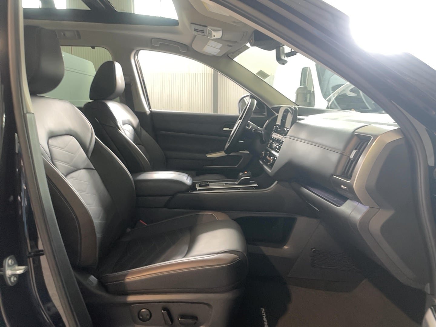 Used 2024 Nissan Pathfinder Platinum w/ Cargo Package AWD/4WD image 24
