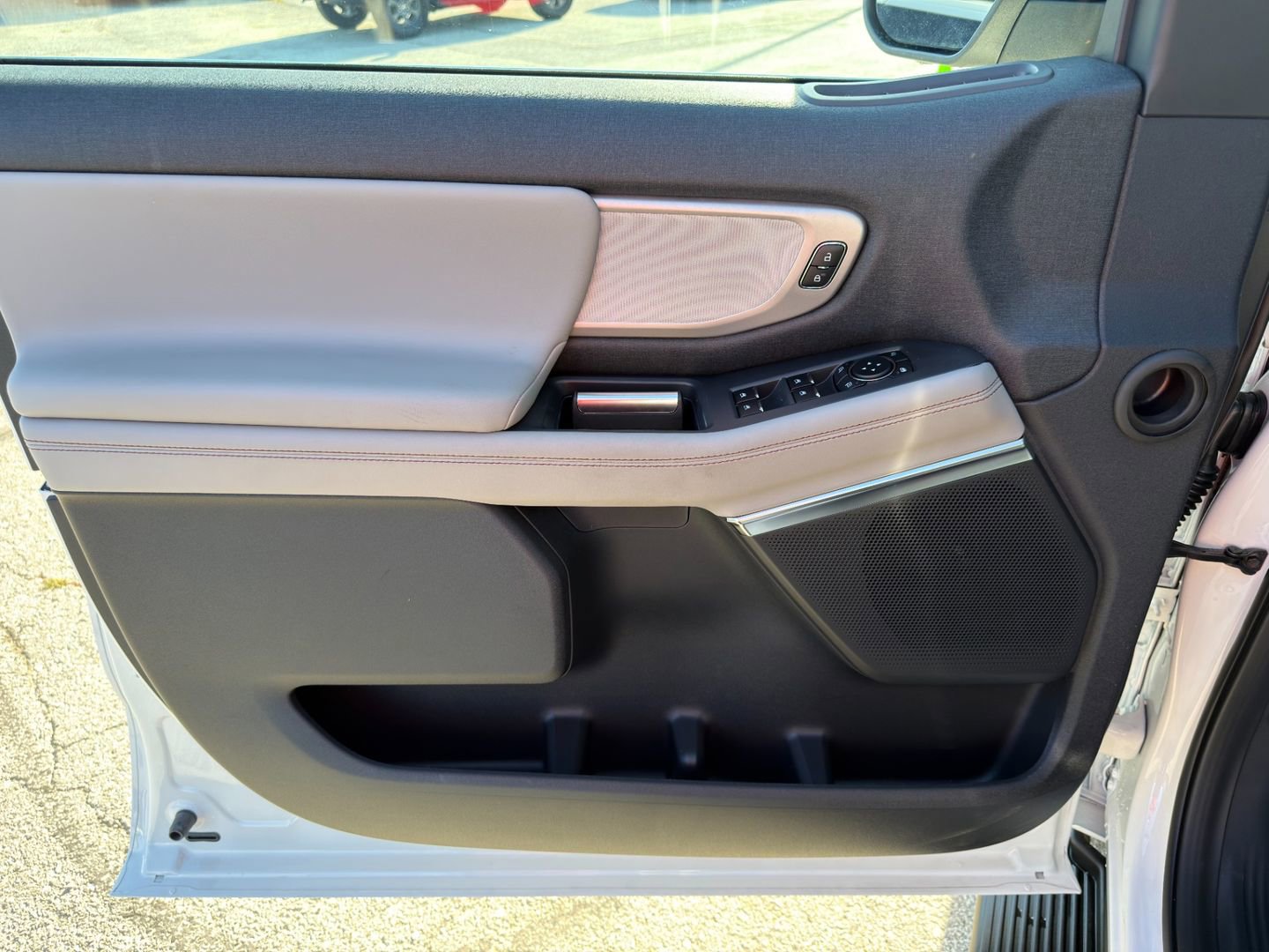 New 2025 Ford Expedition Active image 28