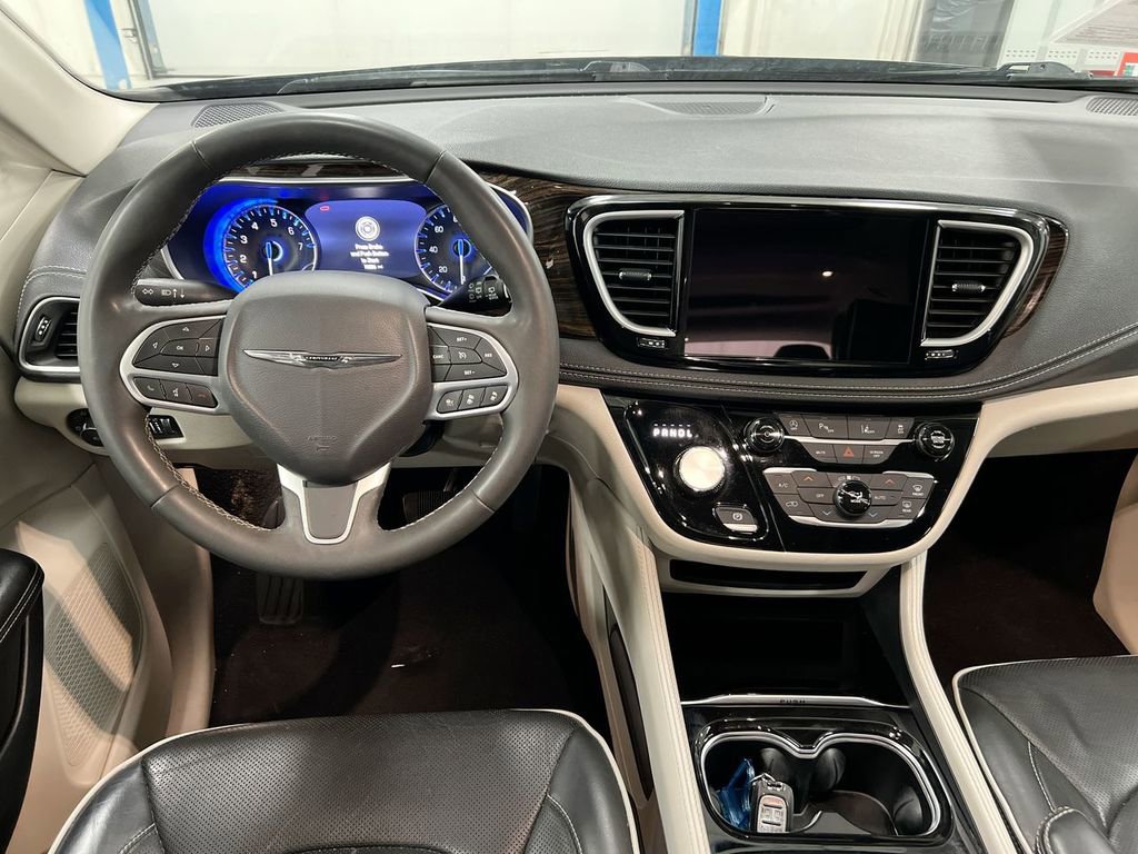 Used 2023 Chrysler Pacifica Limited image 11
